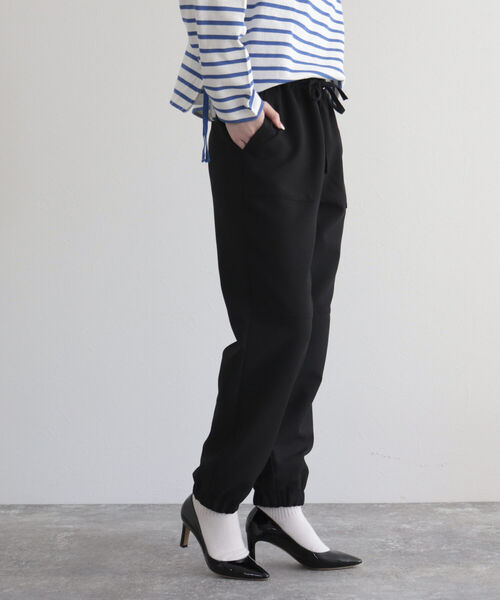 fredy emue（フレディエミュ）の「ダブルクロスジョガーパンツ（その他パンツ・レディース・オフホワイト/ブラック/ライトグレー・38）」の4枚目の写真