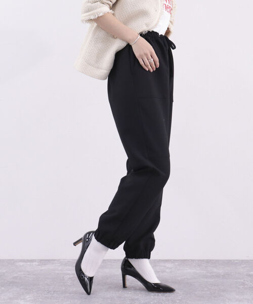 fredy emue（フレディエミュ）の「ダブルクロスジョガーパンツ（その他パンツ・レディース・オフホワイト/ブラック/ライトグレー・38）」の20枚目の写真