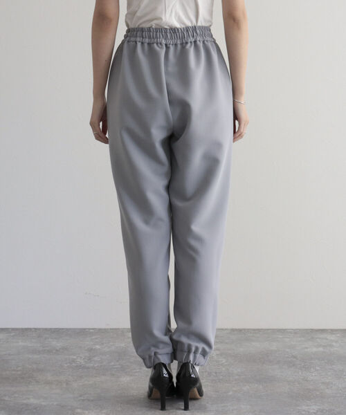 fredy emue（フレディエミュ）の「ダブルクロスジョガーパンツ（その他パンツ・レディース・オフホワイト/ブラック/ライトグレー・38）」の18枚目の写真