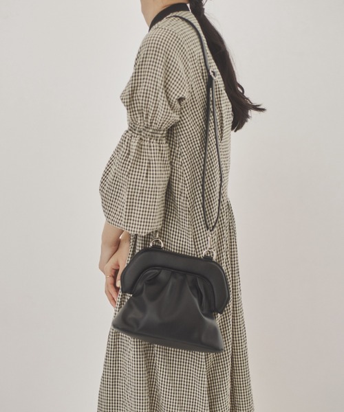 idem（イデム）の「padded gamaguchi bag/パデットがまぐちバッグ（ショルダーバッグ・レディース・ブラック/グレイッシュベージュ/ミント・FREE）」の13枚目の写真