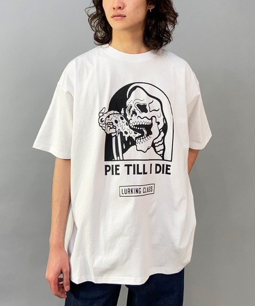 LURKING CLASS（ラーキングクラス）の「【ムラサキスポーツ別注】LURKING CLASS/ラーキングクラス オーバーサイズ グラフィックプリント クルーネックTシャツ/半袖Tシャツ ST23STM08（Tシャツ/カットソー・メンズ・ホワイト/ブラック・XL/M/L）」の7枚目の写真