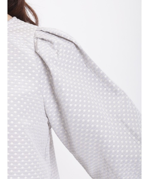 Te chichi（テチチ）の「ドットジャカードボリュームブラウス（セットアップ可）（シャツ/ブラウス・レディース・ネイビー/グレー・ﾌﾘ-）」の6枚目の写真