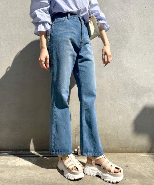 OLIVE des OLIVE（オリーブデオリーブ）の「【S/Mサイズ】セミフレアデニムパンツ（デニムパンツ・レディース・ブルー/サックスブルー/ピンク・SMALL/MEDIUM）」の2枚目の写真