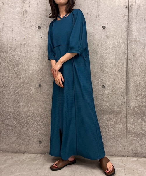 byYOUANCE(バイユアンス)の「配色デザインストラップカットワンピース(ワンピース・レディース・ブラック/ブルー・FREE)」の12枚目の写真