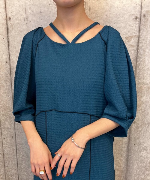 byYOUANCE(バイユアンス)の「配色デザインストラップカットワンピース(ワンピース・レディース・ブラック/ブルー・FREE)」の17枚目の写真