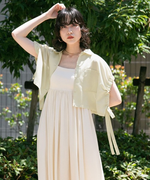 KBF（ケイビーエフ）の「サイドドロストクロップドシャツ（シャツ/ブラウス・レディース・オフホワイト/ライトベージュ/ネイビー・ONE）」の3枚目の写真