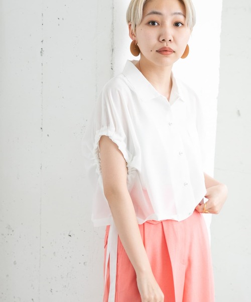 KBF（ケイビーエフ）の「サイドドロストクロップドシャツ（シャツ/ブラウス・レディース・オフホワイト/ライトベージュ/ネイビー・ONE）」の7枚目の写真