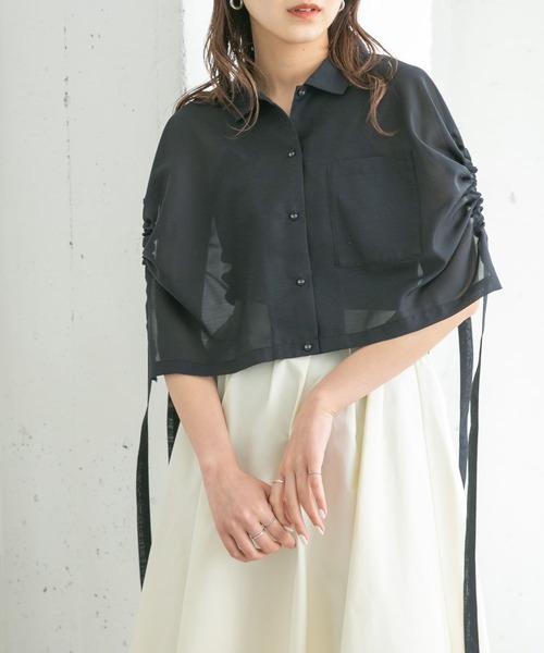 KBF（ケイビーエフ）の「サイドドロストクロップドシャツ（シャツ/ブラウス・レディース・オフホワイト/ライトベージュ/ネイビー・ONE）」の9枚目の写真