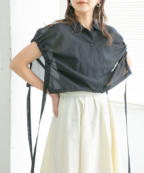 KBF（ケイビーエフ）の「サイドドロストクロップドシャツ（シャツ/ブラウス・レディース・オフホワイト/ライトベージュ/ネイビー・ONE）」の20枚目の写真