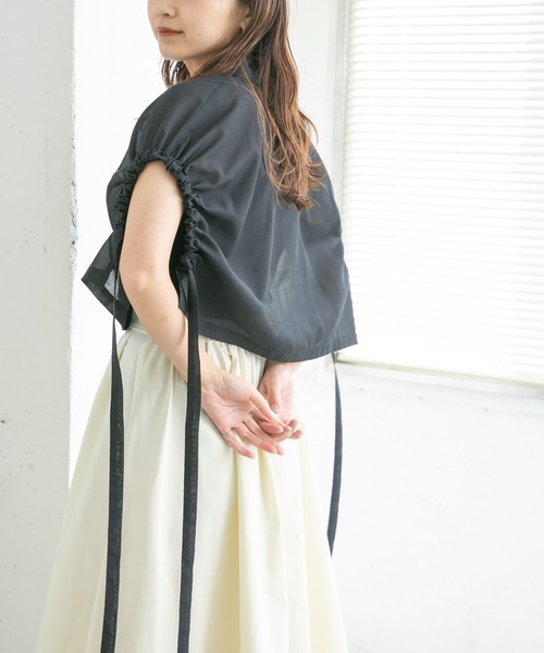 KBF（ケイビーエフ）の「サイドドロストクロップドシャツ（シャツ/ブラウス・レディース・オフホワイト/ライトベージュ/ネイビー・ONE）」の16枚目の写真