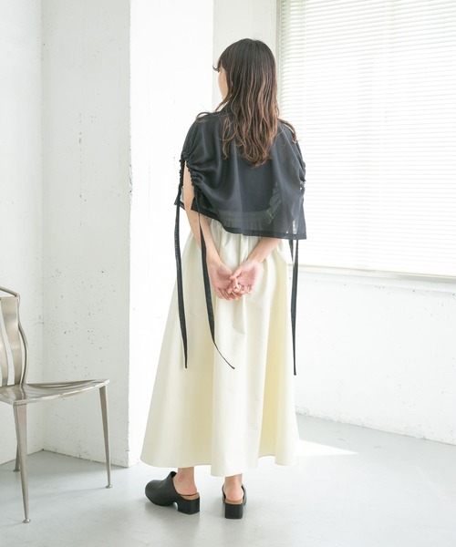 KBF（ケイビーエフ）の「サイドドロストクロップドシャツ（シャツ/ブラウス・レディース・オフホワイト/ライトベージュ/ネイビー・ONE）」の10枚目の写真