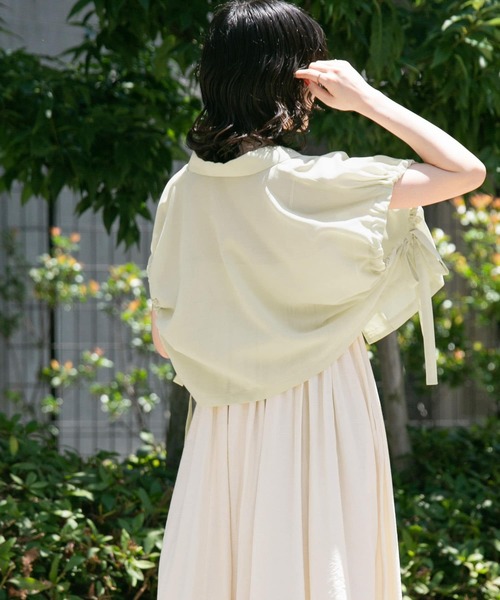 KBF（ケイビーエフ）の「サイドドロストクロップドシャツ（シャツ/ブラウス・レディース・オフホワイト/ライトベージュ/ネイビー・ONE）」の17枚目の写真