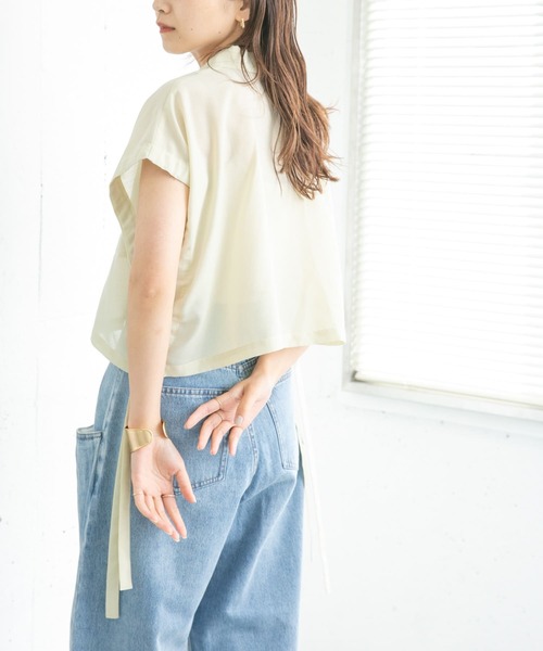KBF（ケイビーエフ）の「サイドドロストクロップドシャツ