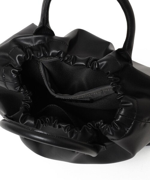 Ray BEAMS(レイビームス)の「RBS / ソフト レザー ギャザー バッグ(トートバッグ・レディース・ブラック/ホワイト・ONE SIZE)」の15枚目の写真