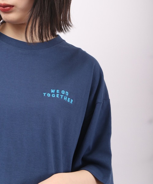 spiritoso(スピリトーゾ)の「spiritoso スケーター カップルプリント 半袖Tシャツ(Tシャツ/カットソー・レディース・ネイビー/オレンジ・F)」の3枚目の写真