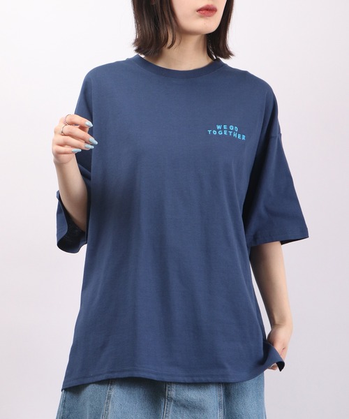 spiritoso(スピリトーゾ)の「spiritoso スケーター カップルプリント 半袖Tシャツ(Tシャツ/カットソー・レディース・ネイビー/オレンジ・F)」の5枚目の写真