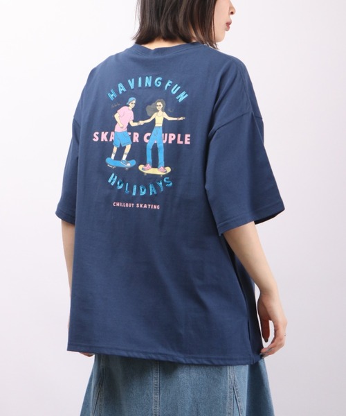 spiritoso(スピリトーゾ)の「spiritoso スケーター カップルプリント 半袖Tシャツ(Tシャツ/カットソー・レディース・ネイビー/オレンジ・F)」の6枚目の写真