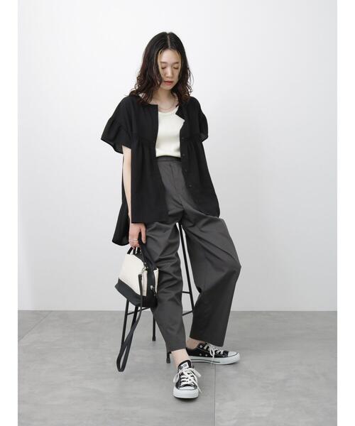 Samansa Mos2 blue(サマンサモスモスブルー)の「タックトラウザーパンツ(その他パンツ・レディース・チャコールグレー/ブルー/ベージュ・F)」の2枚目の写真