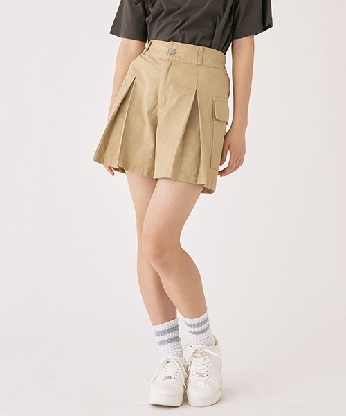 LOVETOXIC(ラブトキシック)の「カーゴボックスプリーツキュロット(スカート・キッズ・ブラック/ブルー/ベージュ・S/L/M)」の3枚目の写真