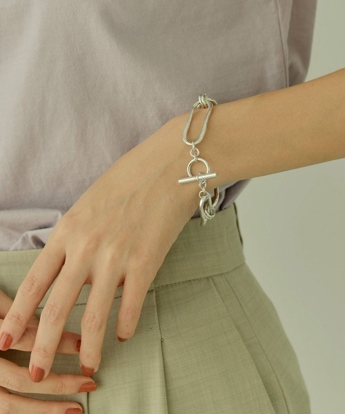 TODAYFUL(トゥデイフル)の「TODAYFUL Twist Chain Bracelet ツイストチェーンブレスレット/12320923(ブレスレット・レディース・シルバー/ゴールド・ONE SIZE)」の2枚目の写真