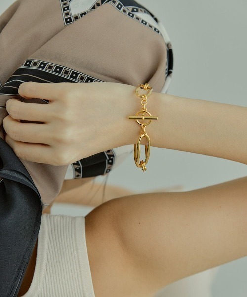 TODAYFUL(トゥデイフル)の「TODAYFUL Twist Chain Bracelet ツイストチェーンブレスレット/12320923(ブレスレット・レディース・シルバー/ゴールド・ONE SIZE)」の4枚目の写真