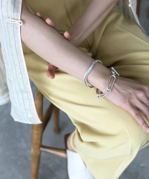TODAYFUL(トゥデイフル)の「TODAYFUL Twist Chain Bracelet ツイストチェーンブレスレット/12320923(ブレスレット・レディース・シルバー/ゴールド・ONE SIZE)」の5枚目の写真
