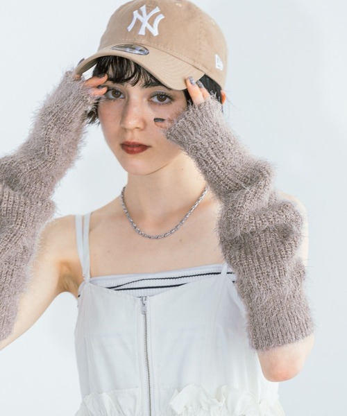 PAGEBOY（ページボーイ）の「フェザーアームウォーマー（アームカバー・レディース・ベージュ/ブラック・FREE）」の2枚目の写真