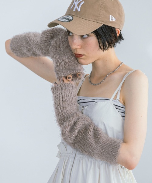 PAGEBOY（ページボーイ）の「フェザーアームウォーマー（アームカバー・レディース・ベージュ/ブラック・FREE）」の9枚目の写真