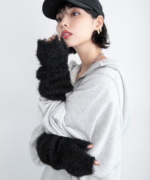 PAGEBOY（ページボーイ）の「フェザーアームウォーマー（アームカバー・レディース・ベージュ/ブラック・FREE）」の5枚目の写真