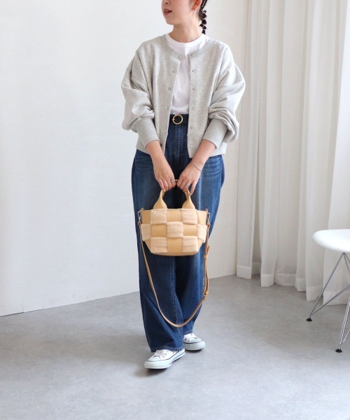 MIAN （ミアン）の「ボア×合皮編み込み２wayトートバッグ（トートバッグ・レディース・チャコールグレー/アイボリー/イエロー・FREE）」の16枚目の写真