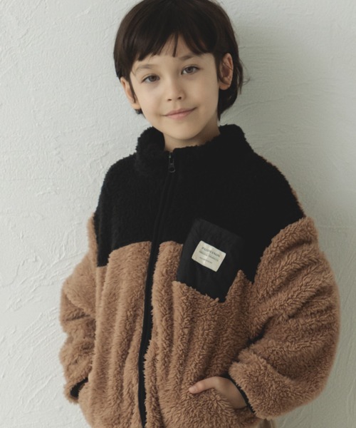 pairmanon（ペアマノン）の「ボア 配色 スタンドカラー ジャケット（その他アウター・キッズ・ピンク/その他/ベージュ/ブラック/ブラウン/ブルー/パープル/ブラック系その他/モカ/グリーン系その他/イエロー/テラコッタ/ピンク系その他/ブルー系その他/その他1/ミント・110/120/130/100/90/150/140）」の4枚目の写真