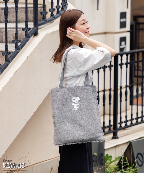 SNOOPY（スヌーピー）の「【CHICKS】SNOOPY　フリンジトートバッグ（トートバッグ・レディース・アイボリー/グレー・FREE）」の4枚目の写真