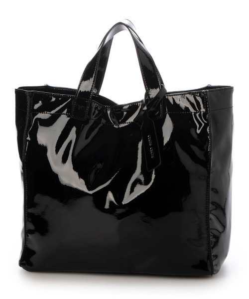 cache cache(カシュ カシュ)の「カシュカシュ cachecache / ソフトエナメルスクエア手提げトート(トートバッグ・レディース・ブラック系その他/アイボリー/ブルー/ライトグリーン/レオパード/ベージュ/ラベンダー/ブラック/ワイン/ライトイエロー/ホワイト/ブルー系その他/ダークグレー/ライトグレー/ライトブルー・FREE)」の1枚目の写真