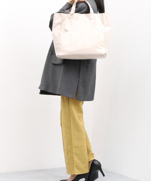 cache cache(カシュ カシュ)の「カシュカシュ cachecache / ソフトエナメルスクエア手提げトート(トートバッグ・レディース・ブラック系その他/アイボリー/ブルー/ライトグリーン/レオパード/ベージュ/ラベンダー/ブラック/ワイン/ライトイエロー/ホワイト/ブルー系その他/ダークグレー/ライトグレー/ライトブルー・FREE)」の20枚目の写真