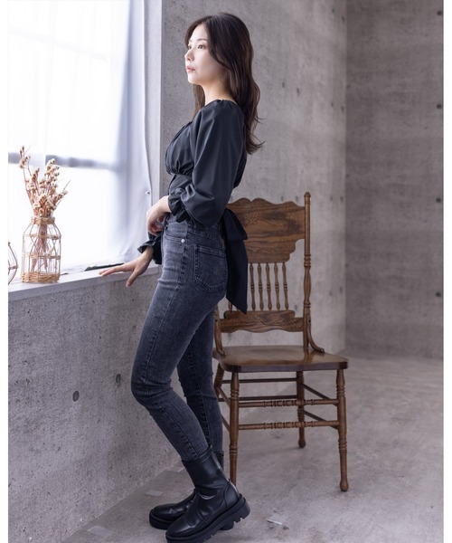 clear（クリア）の「クロスバックリボンブラウス [着回し力抜群 大人 カジュアル 短丈ブラウス]（シャツ/ブラウス・レディース・ベージュ/ブラック/サックスブルー/オフホワイト・F）」の14枚目の写真