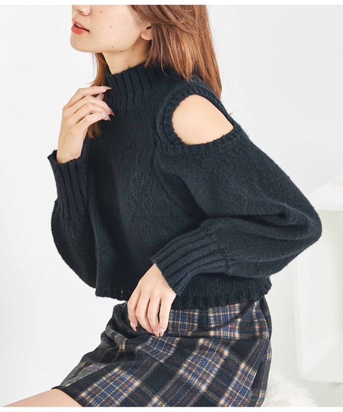 CHILLE（チル）の「スリットショルダー起毛ニットトップス（ニット/セーター・レディース・ブラック/グレイッシュベージュ/オレンジ・FREE）」の2枚目の写真