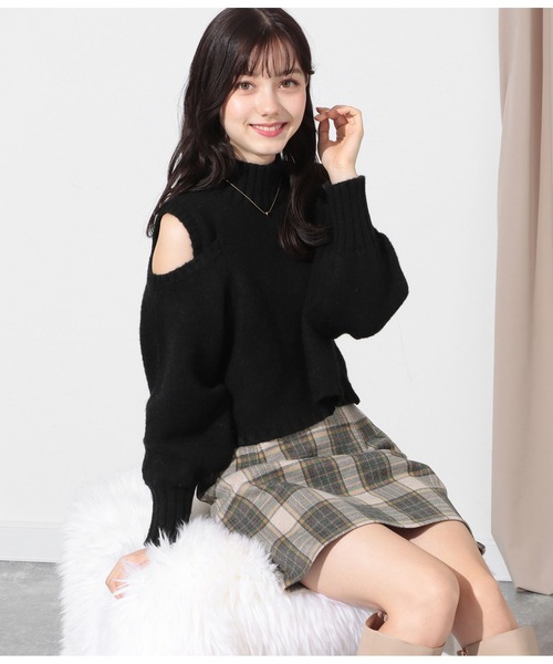 CHILLE（チル）の「スリットショルダー起毛ニットトップス（ニット/セーター・レディース・ブラック/グレイッシュベージュ/オレンジ・FREE）」の6枚目の写真