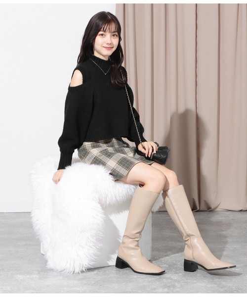 CHILLE（チル）の「スリットショルダー起毛ニットトップス（ニット/セーター・レディース・ブラック/グレイッシュベージュ/オレンジ・FREE）」の8枚目の写真