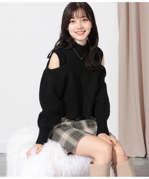 CHILLE（チル）の「スリットショルダー起毛ニットトップス（ニット/セーター・レディース・ブラック/グレイッシュベージュ/オレンジ・FREE）」の7枚目の写真