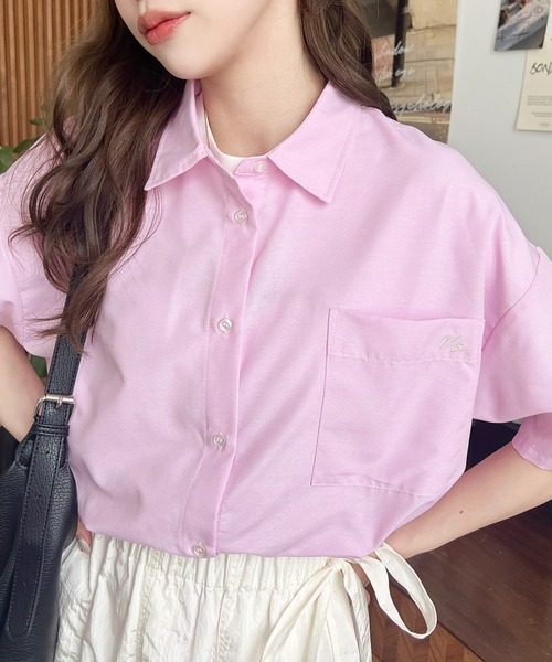 moment+（モーメントプラス）の「ワンポイント刺繍半袖オックスシャツ