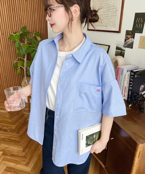 moment+（モーメントプラス）の「ワンポイント刺繍半袖オックスシャツ