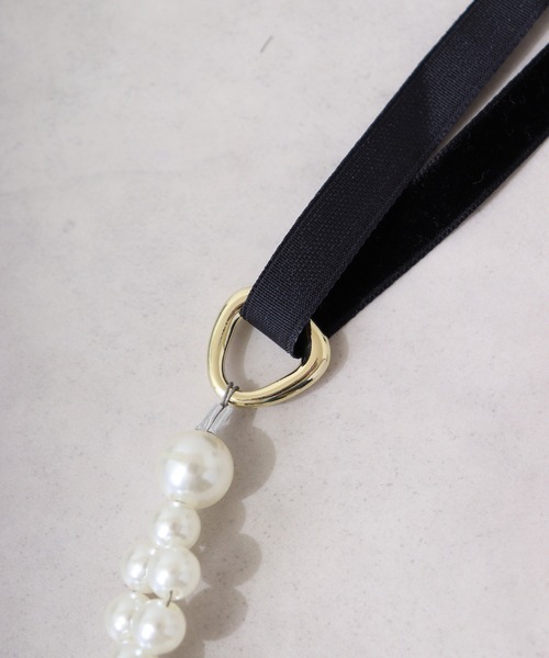 Ree&Mee（リーアンドミー）の「Ree&Mee ベロア パール スマホショルダーストラップ（スマホグッズ・レディース・ゴールド・FREE）」の9枚目の写真