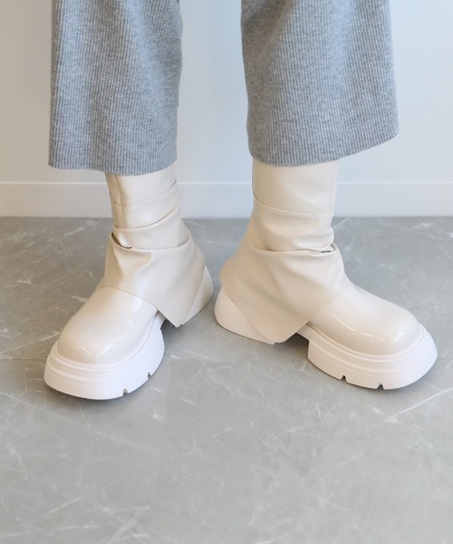 shoes365(シューズスリーシックスファイヴ)の「【shoes365】レイヤー厚底ブーツ(ブーツ・レディース・オフホワイト/ブラック/ベージュ・24.0cm/22.5cm/24.5cm/23.5cm/25.0cm/23.0cm)」の6枚目の写真
