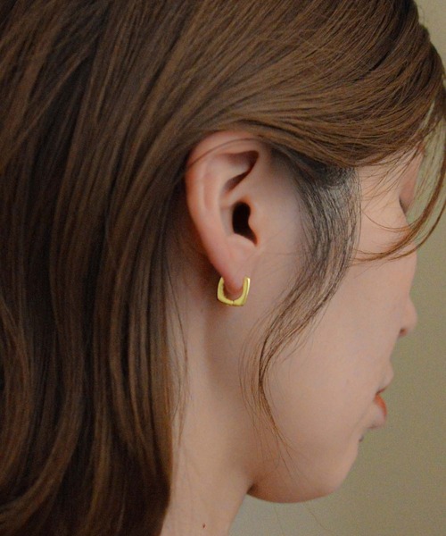 styiro(スタイロ)の「ニッケルフリー スクエアフープピアス(ピアス(両耳用)・レディース・シルバー/ゴールド・10/14)」の3枚目の写真