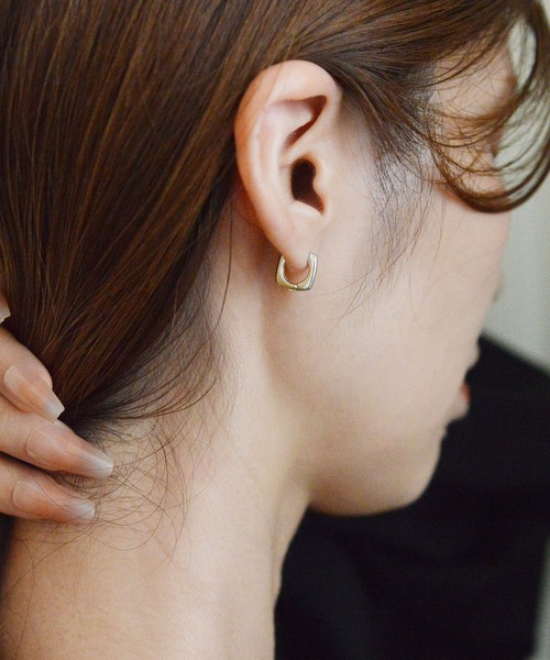 styiro(スタイロ)の「ニッケルフリー スクエアフープピアス(ピアス(両耳用)・レディース・シルバー/ゴールド・10/14)」の8枚目の写真