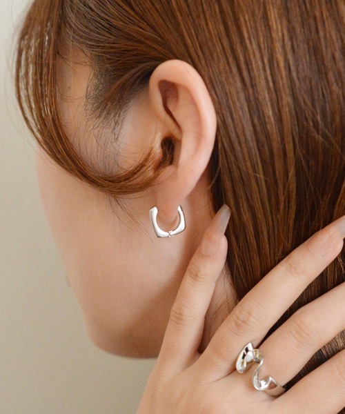 styiro(スタイロ)の「ニッケルフリー スクエアフープピアス(ピアス(両耳用)・レディース・シルバー/ゴールド・10/14)」の10枚目の写真