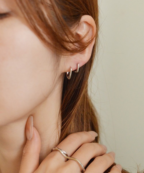 styiro(スタイロ)の「ニッケルフリー スクエアフープピアス(ピアス(両耳用)・レディース・シルバー/ゴールド・10/14)」の18枚目の写真
