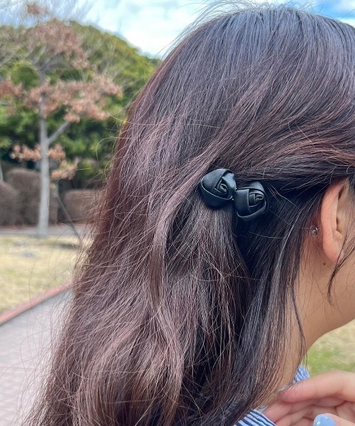 flower（フラワー）の「ロージークリップ（バレッタ/ヘアクリップ・レディース・ブラック/アイボリー・FREE）」の12枚目の写真