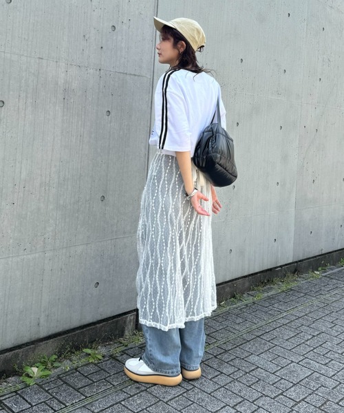 LVEU.(ラブユ.)の「【LVEU.】フロントロゴオーバーTシャツ / トップス カットソー Tシャツ 半袖 プリント プリントT オーバー ブラック ホワイト(Tシャツ/カットソー・レディース・ホワイト/ブラック・FREE)」の3枚目の写真