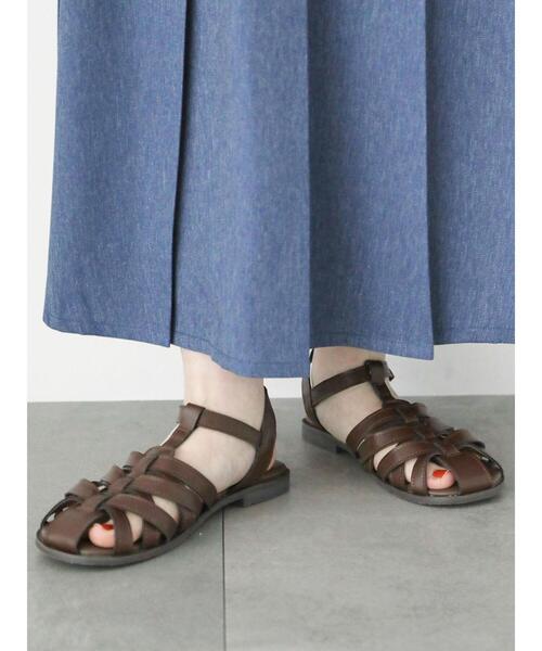 ehka sopo（エヘカソポ）の「グルカサンダル（サンダル・レディース・ブラウン/ブラック/ゴールド・L/M）」の2枚目の写真